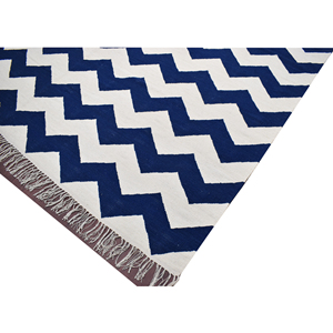 Tapis d'intérieur Chevron Zig Zag tissé à la main, bleu marine et blanc, géométrique, en coton à poils ras, pour salon, chambre ou décoration de chevet, style côtier - Product Image 5
