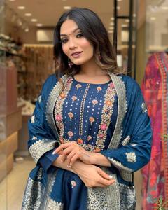 Kurti de viscosa y rayón para mujer, de color petróleo, corte recto, muy solicitado, con pantalón y conjunto de dupatta con estampado jacquard. - Product Image 3