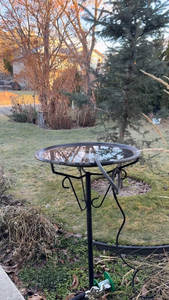 Bain d'oiseaux en métal de qualité supérieure pour extérieur, finition résistante à la rouille, parfait pour la décoration de jardin, bassin à eau pour oiseaux - Product Image 2