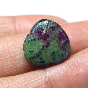 พลอยรูบี้โซไซต์แกะสลักทรงคาโบชอง พลอยรูบี้แกะสลักทำมือ ผิวเรียบ ขายส่งจากผู้ผลิตสำหรับทำเครื่องประดับ - Product Image 3