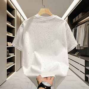 Camiseta Glory con estampado personalizado Sun Fade y pedrería, calidad premium, 100% algodón, cuello doble, media manga, para streetwear. - Product Image 5