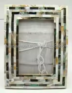 Cadre photo décoratif fait main en résine incrustée de nacre pour la décoration intérieure et l'affichage de table - Product Image 4