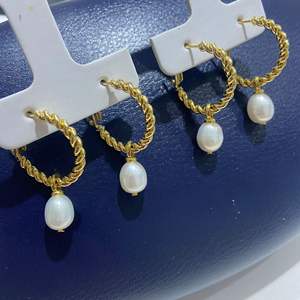 ต่างหูห้อยระย้าสไตล์บาโรกสุดหรู ปี 2025 สำหรับผู้หญิง ชุบทอง 14K ประดับมุก 7-8 มม. ดีไซน์เฉพาะตัว ชุบทองแดง - Product Image 3