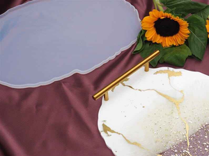 Plateau en résine fait main avec un design artistique, matériaux de qualité supérieure et un look élégant, idéal pour les plateaux de rangement - Product Image 2