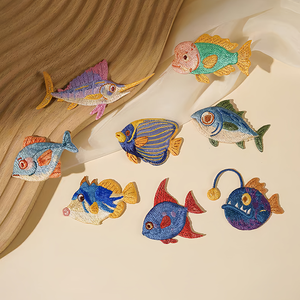 Patch brodé coloré de poissons marins pour sacs et vêtements - Product Image 3