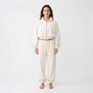 Ensemble streetwear deux pièces pour femme, sweat à capuche court zippé personnalisé - Product Image 4