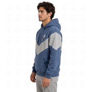 Felpa <span class=keywords><strong>con</strong></span> Cappuccio Blu Navy da Uomo <span class=keywords><strong>con</strong></span> Logo Chevron Wolf e Tasca a Marsupio - Product Image 4
