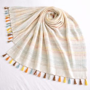 Écharpe longue pour femme EHRI 100% coton, brodée à la main, à pois, avec pompons faits main, respirante, légère, étole artisanale durable - Product Image 3