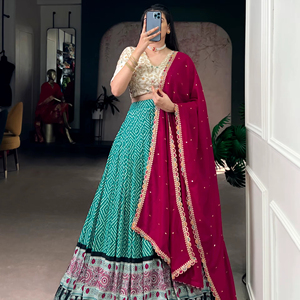 Hermoso vestido de novia con estampado de motivos dorados, lehenga choli y dupatta para fiesta, lehenga que brilla con lujo. - Product Image 2