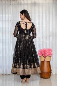 ชุดเดรส Anarkali สำหรับผู้หญิง ดีไซน์หรูหรา ประดับด้วยงานปักลาย Zari อย่างละเอียด พร้อมงานปักเลื่อม มีจำหน่ายจำนวนมากในราคาประหยัด - Product Image 2