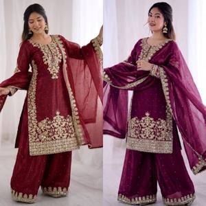 Présentation de la nouvelle collection de créateurs SILK avec un ensemble haut-bas et dupatta entièrement brodé et orné de motifs complexes, entièrement cousu. - Product Image 2