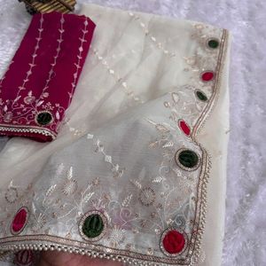 ผ้าส่าหรีซูเปอร์โซนิคครัชสุดพิเศษ พร้อมงานปักกำมะหยี่หนักและเสื้อปักประดับ ราคาขายส่งโดยรอยัลเอ็กซ์พอร์ต - Product Image 5