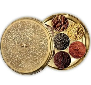 Distributeur d'eau en cuivre de qualité supérieure avec design écologique à double paroi et plusieurs compartiments pour un stockage frais et organisé des masala - Product Image 4