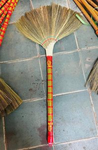 Balai en herbe naturelle fait main 2026 le plus vendu – Écologique, léger, avec manche en plastique pour le nettoyage domestique et extérieur - Product Image 2