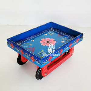 Le chariot en bois peint à la main idéal du Bazar, provenant de l'Uttar Pradesh, Inde - Autres articles de décoration intérieure - Product Image 1