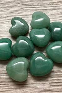 Pierre naturelle de coeur d'agate d'aventurine | Pierre précieuse en cristal gonflée verte pour l'équilibrage des chakras et la décoration intérieure - Product Image 4