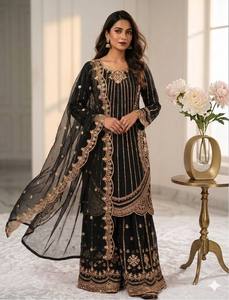 Elegante Traje Sharara Fendy de Seda con Bordado y Lentejuelas, Dupatta con Borde de Encaje, Ropa Festiva para Bodas para Mujer - Product Image 3