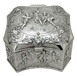 Centre de table royal en argent avec motifs de lianes et une finition en forme d'arbre. Disponible à prix de gros. - Product Image 4