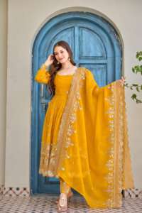 Traje Anarkali Salwar Kameez de Seda Gruesa con Bordado de Diseño, Lentejuelas y Trabajo de Hilo, Estilo Étnico Indio - Product Image 3
