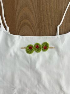 Haut élégant de créateur brodé de perles, vêtement moderne pour femme, finition artistique artisanale raffinée - Product Image 4