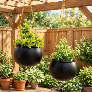 Pots de fleurs suspendus en métal noir avec chaînes dorées |   Paniers à fleurs décoratifs ronds pour l'intérieur, l'extérieur, le jardin, le balcon, la terrasse - Product Image 5