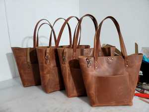 Sacs à main en cuir pour femmes, faible MOQ, sac à bandoulière en cuir véritable, design personnalisé, fournisseur en gros pour les magasins - Product Image 1