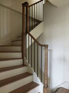 Barandal de Madera de Caucho para Escaleras, Diseño Rústico, Duradero, Seguro y Ecológico, Componente para Sala de Estar - Product Image 4