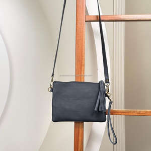 Bolso de Mano y Bandolera de Cuero Vacuno con Diseño Floral Rosa Vintage, Hecho a Mano, con Borla, para Teléfono y Monedero para Mujer - Product Image 5