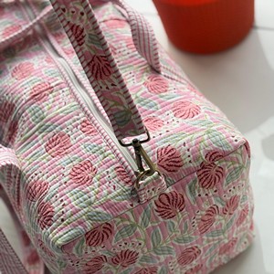 Pink Floral Pattern Duffel <b>Bag</b> With Zipper Closure Large Capacity <b>Travel</b> Weekender <b>Bag</b> Textile Material - Product Image 4