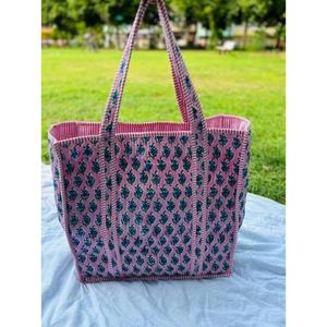 Bolso Tote Acolchado de Algodón Indio Hecho a Mano, Bolso de Hombro Estilo Boho Floral, Bolso de Compras Reutilizable para el Mercado y Uso Diario - Product Image 1