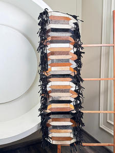 Camino de mesa de retazos de piel de vaca hecho a mano, diseño Chevron con borla de cuero, decoración rústica de granja para mesas de comedor y consola - Product Image 4