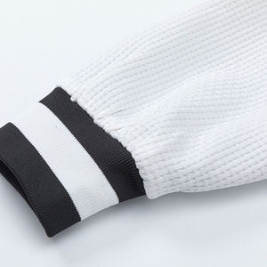 Chaqueta de Béisbol Varsity de Dos Tonos con Puños Acanalados para Hombre, Estilo Único para Clima Frío, Logotipo Frontal, Calidad Premium - Product Image 5