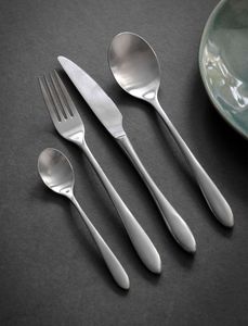 Ensemble de couverts modernes en acier inoxydable avec fourchette, cuillère et couteau pour la maison, la cuisine, les restaurants, les hôtels, les cafés et les services de traiteur - Product Image 1
