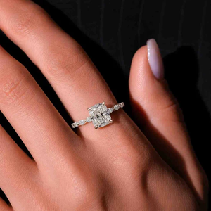 Anillo de Compromiso con Diamante de Corte Radiante Hecho a Mano, Engaste de Oro de 18K, Joyería Fina Clásica para Mujer - Product Image 4