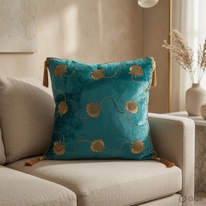 Cojín Cuadrado de Lujo Emerald Royale de Terciopelo con Diseño Floral y 400 Hilos, Súper Suave, Extraíble y Lavable, para Cama y Asiento - Product Image 3