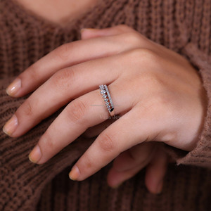 Bague de mariage en platine à double rangée de diamants cultivés en laboratoire Bague de cadeau d'anniversaire unique à empiler Bague d'éternité ronde pour femme - Product Image 5