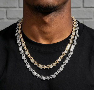 Collier ras du cou en laiton avec pendentif fleur en zircon, idéal pour mariage et usage quotidien - Product Image 2