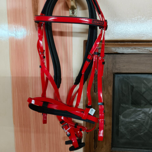 Brida de PVC de Primera Calidad para Carreras de Caballos, Color Rojo, Duradera, Ligera, Cómoda y de Alto Rendimiento |   Venta al por mayor |   Oferta de Venta 2026 - Product Image 1