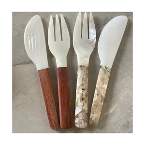 Cucharas Decorativas Vintage Hechas a Mano de Lujo con Mango de Concha de Nácar, No Tóxicas y Ecológicas, para Servir Postres en Negocios - Product Image 5