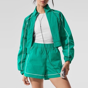 Conjunto de Pantalones Cortos y Chaqueta Deportiva de Nailon para Mujer, Personalizado 2026, Ligero, Sin Costuras, Resistente al Viento, con Capucha y Logotipo, para Verano - Product Image 1