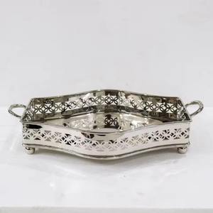 Élégant plateau de service en aluminium gris, au charme vintage, tout en restant adapté aux intérieurs contemporains. - Product Image 2