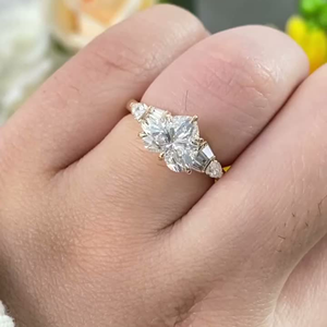 Anillo de Compromiso Iced Jewelz Moissanite, Corte Corazón de 3.10 Quilates, Engaste de Puntas, Oro Amarillo de 14k, Joyería Fina Romántica, Superventas - Product Image 6