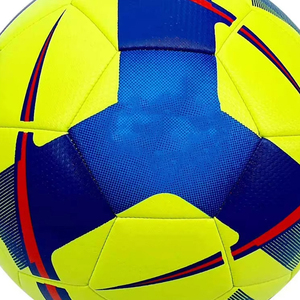 Ballon de football hybride haute performance, design personnalisé, pour usage sportif extérieur, approvisionnement en gros et fabrication rapide - Product Image 4
