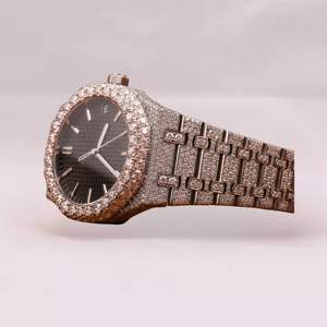 Montre en quartz Moissanite avec bracelet marron élégant, cadran analogique rond, détails en diamant étincelant pour un style décontracté - Product Image 3