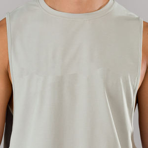เสื้อกล้ามผู้ชายสีเทาล้วน คอโอ แบบ OEM ODM เสื้อผ้าออกกำลังกายผู้ชาย ผ้าฝ้าย พร้อมบริการปรับแต่ง - Product Image 5