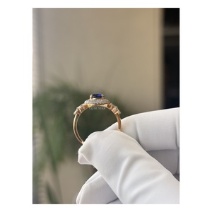 Elegante Anillo de Halo con Diamante Cultivado en Laboratorio de Corte Ovalado de 0.75 Ct, Joyería de Compromiso con Diseño Floral Vintage para Mujer en Oro Sólido de 14 Quilates - Product Image 3