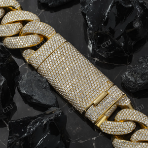 สร้อยคอแบบ Cuban Link ขนาด 32 มม. ยาว 22 นิ้ว ดีไซน์ทันสมัย ทำจากเงินแท้ 925 ชุบทอง ประดับด้วยโมอิสซาไนต์  สไตล์ฮิปฮอป สำหรับทั้งชายและหญิง เหมาะสำหรับงานปาร์ตี้ - Product Image 3