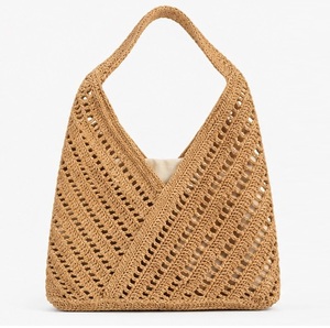 Bolso de Mano de Ganchillo Rosa Estilo Bohemio con Parte Superior Abierta para la Playa de Verano - Product Image 1