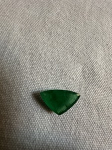 Esmeralda Zambiana Natural, Corte Escudo, Verde Intenso, Gema Suelta para Joyería Fina, Creaciones Personalizadas y Diseños de Lujo - Product Image 2