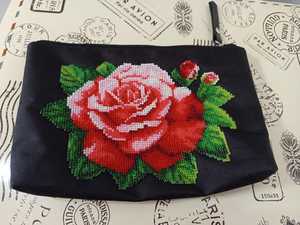 Pochette à cosmétiques perlée faite à la main |   Pochette à maquillage en tissu durable |   Accessoire brodé - Product Image 4